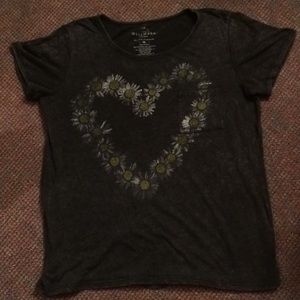 Pocket T with daisy heart